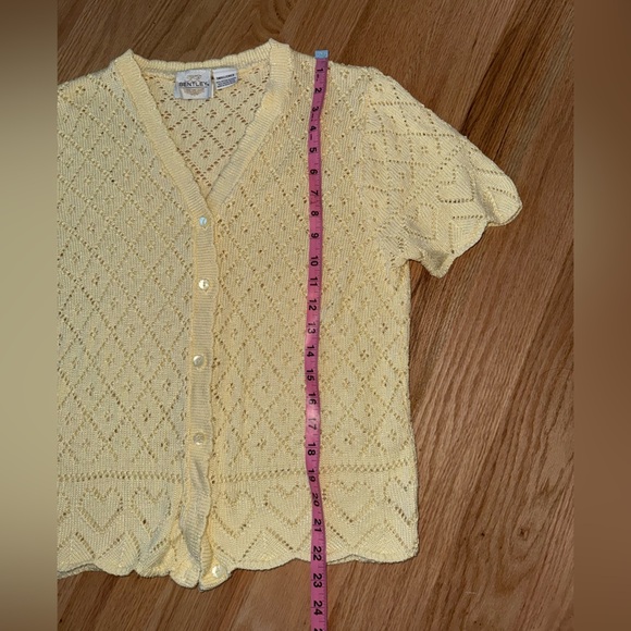 Vintage Butter Yellow Short Sleeve Button Front Cardigan Knit Sweater Size Small - Picture 4 of 8